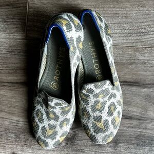 Rothy's green smoke spot retired print 6 1/2 great condition